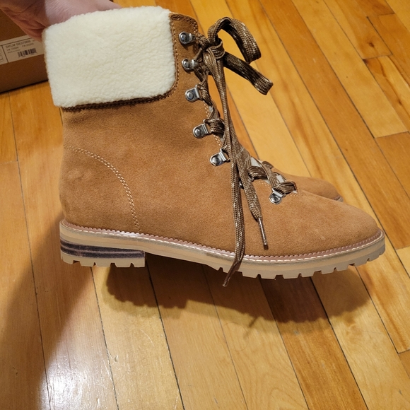 New in Box- Lands End Boots Size 7 - Picture 4 of 6